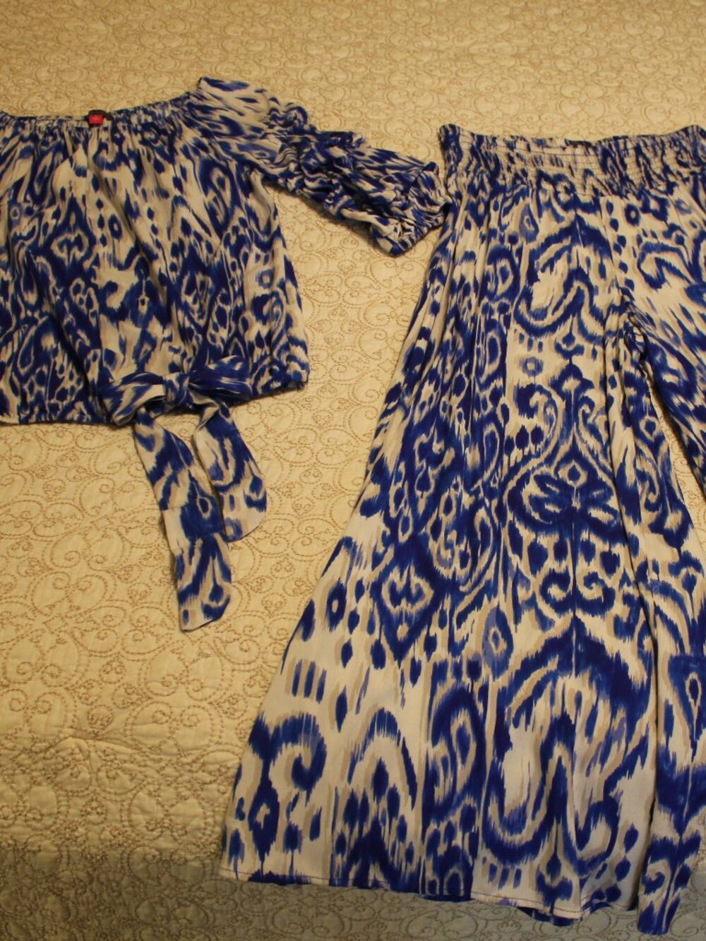 Vince Camuto off the shoulder blouse ikat Royal Azur blue - Picture 10 of 10